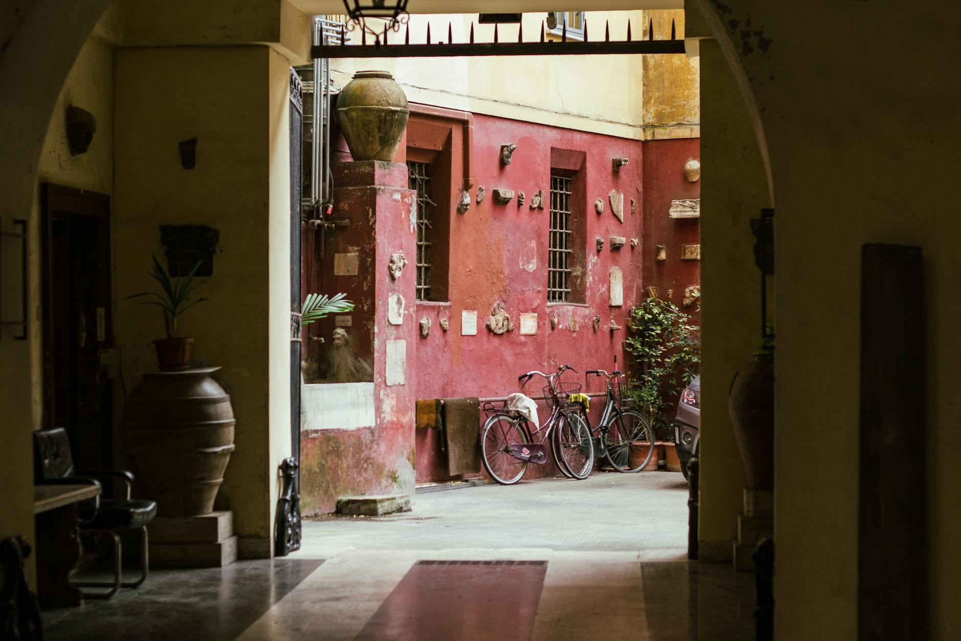 Zona di servizio pulizia cortili Napoli